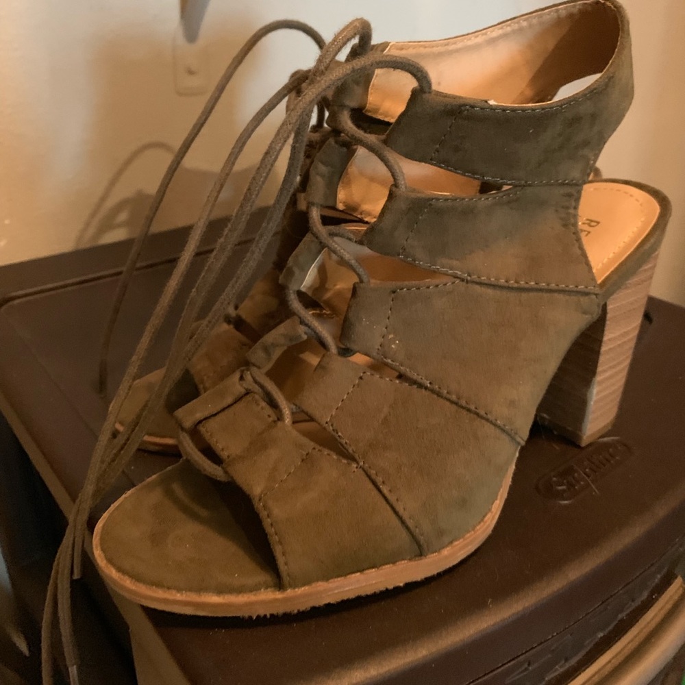 Kenneth Cole Reaction Lace Up Heels olive 7